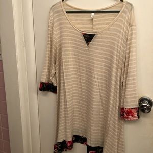 Mid length sleeve top.